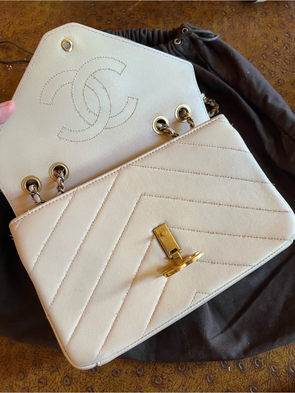 Authentic Chanel Envelop flap - Picture 10 of 16